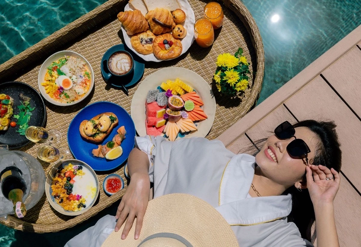 Floating Breakfast